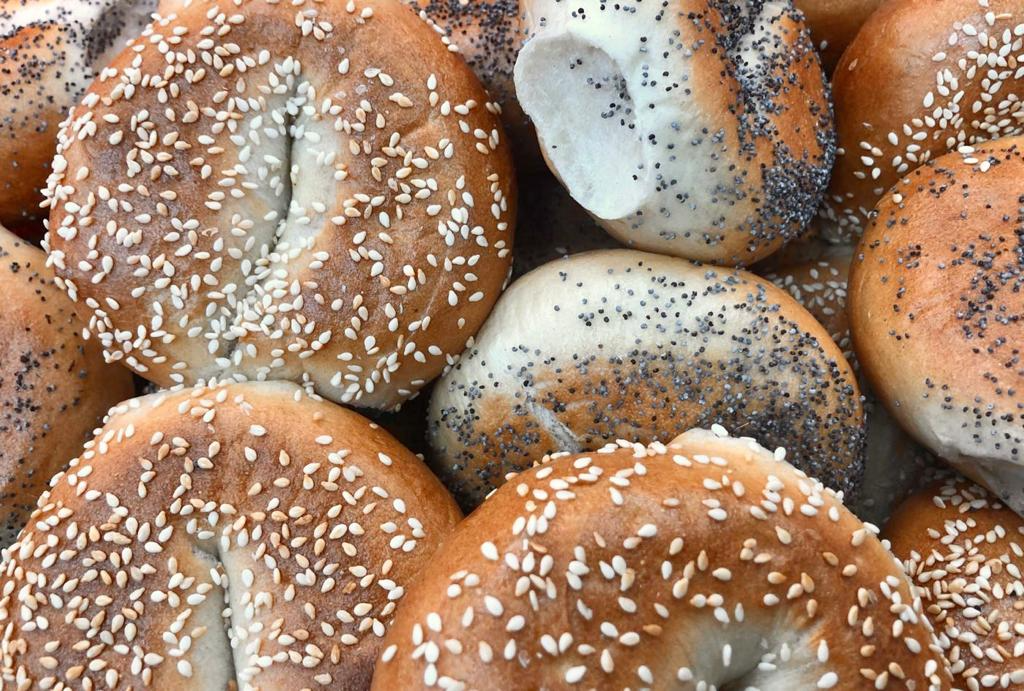 Poppy, sesame Beigel